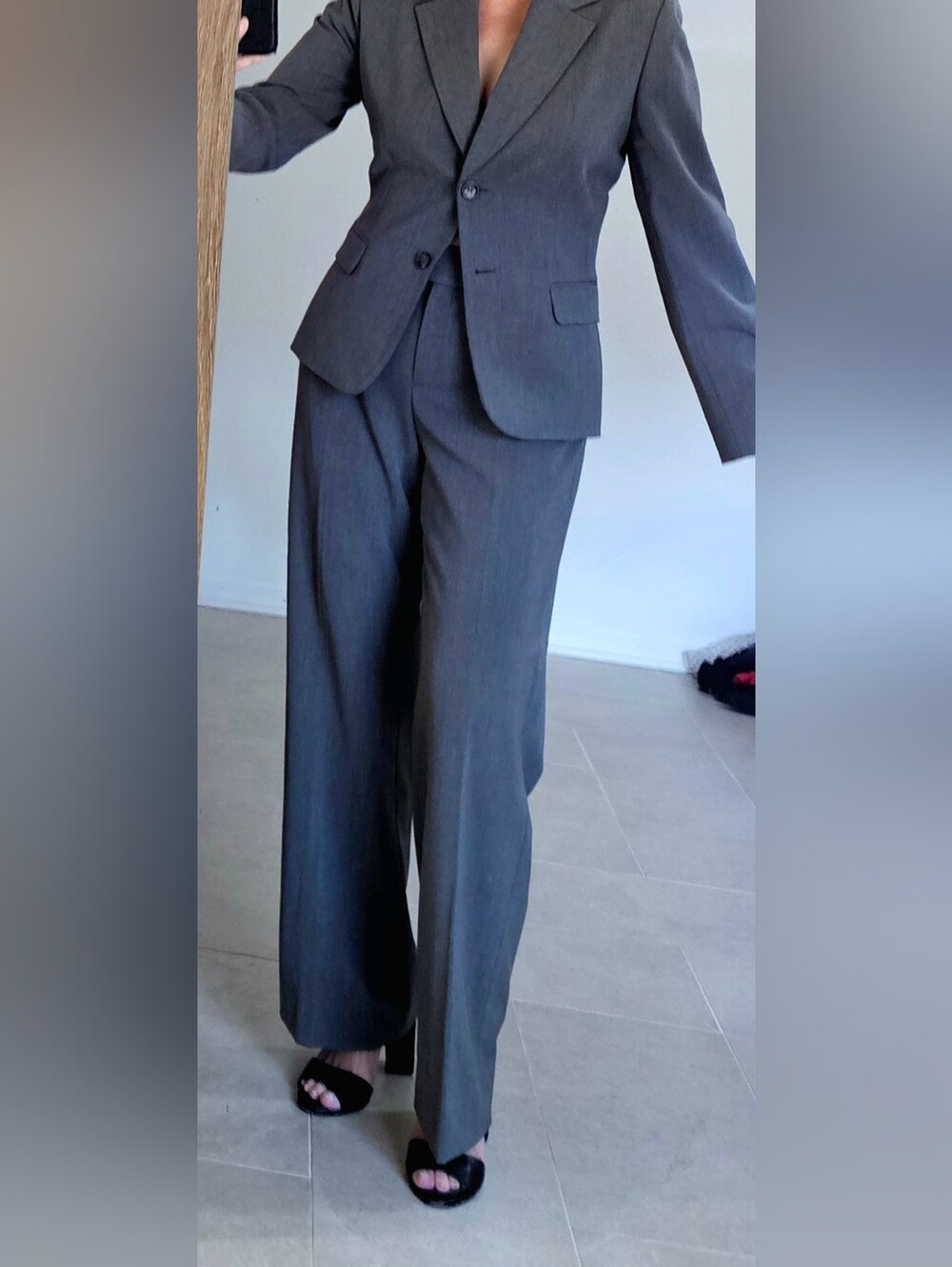 Tahari 2 Piece Grey Suit Size 10